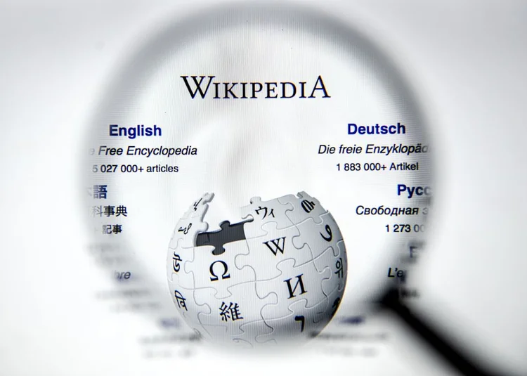 Wikipedia: um dos sites mais visitados do mundo, e que depende de doações para se manter ativo (Ali Balikci/Anadolu Agency/Getty Images)