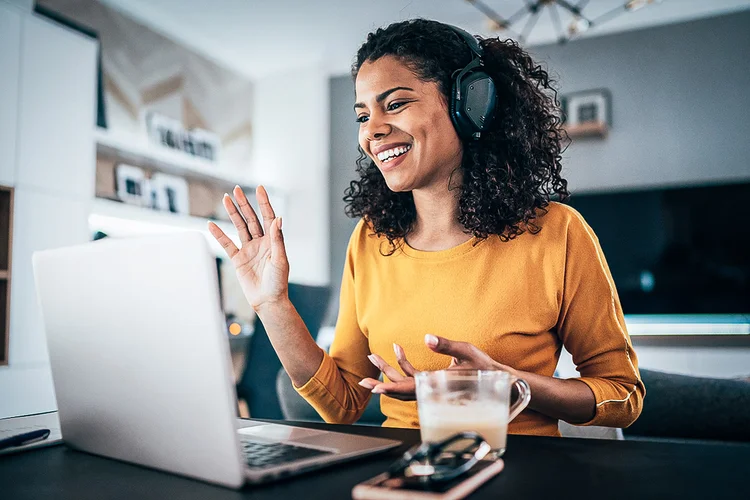 Empresas com colaboradores emocionalmente saudáveis reduzem tanto o afastamento quanto o presenteísmo, quando o profissional está de corpo presente, mas não tem produtividade (Agência/Getty Images)