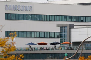 Imagem referente à matéria: Com ameaça de tarifas, Samsung produzirá sensores de imagem para iPhone da Apple nos EUA