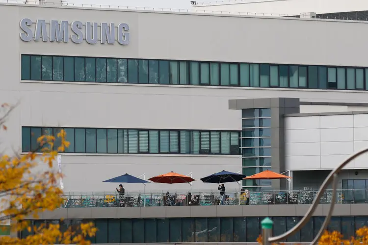 Samsung: empresa deve construir uma nova fábrica nos Estados Unidos (NurPhoto / Colaborador/Getty Images)