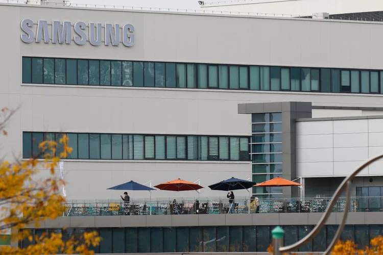 Samsung: empresa deve construir uma nova fábrica nos Estados Unidos (NurPhoto / Colaborador/Getty Images)