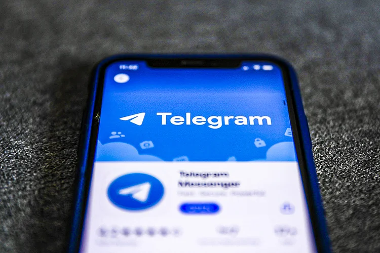 Telegram logo is seen displayed on a phone screen in this illustration photo taken in Poland on December 1, 2020 (NurPhoto / Colaborador/Getty Images)