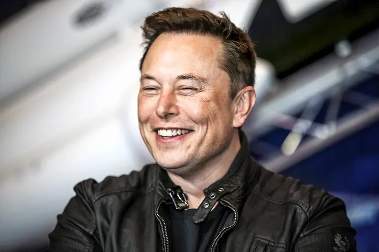 Elon Musk planeja oferecer serviços de telefonia para famílias de baixa renda (Bloomberg / Colaborador/Getty Images)