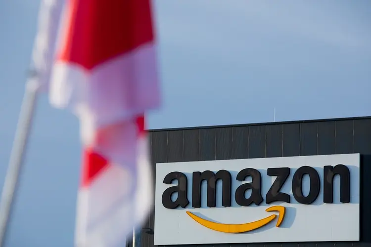 A Amazon.com contratou vários funcionários de uma startup de testes para Covid-19 como parte dos esforços para evitar o contágio entre funcionários (Rolf Vennenbernd/Getty Images)