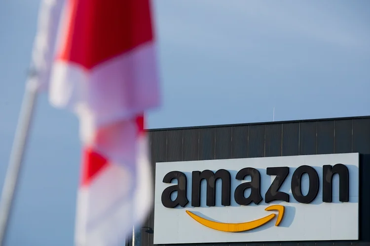 Amazon: o gigante do comércio eletrônico investiu pesadamente na expansão e no fortalecimento de sua rede de distribuição, muito antes de a pandemia causar um aumento repentino de negócios em sua plataforma (Rolf Vennenbernd/Getty Images)