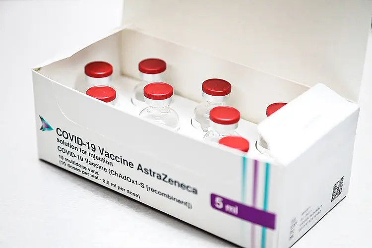 Vacina covid-19 AstraZeneca/Oxford (GEOFF CADDICK/Getty Images)