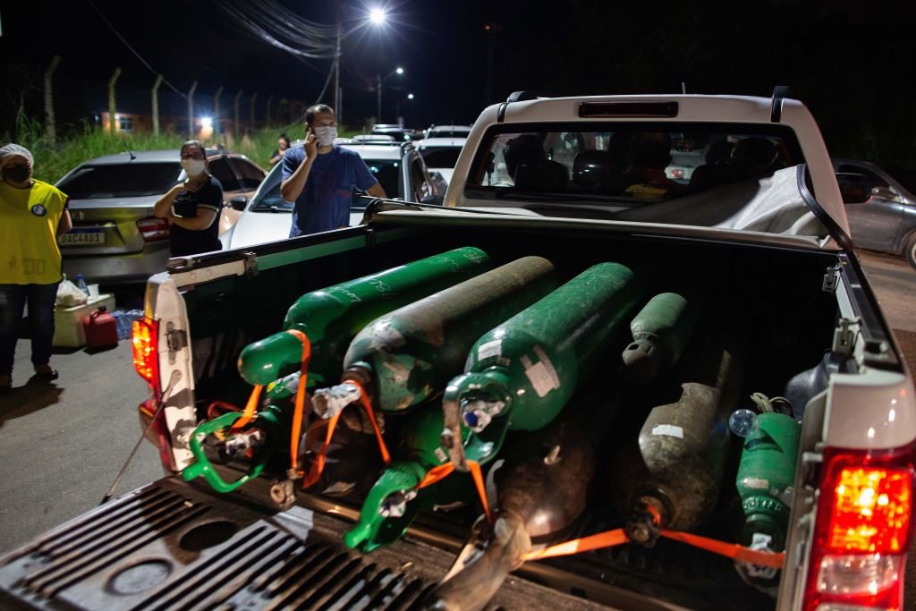 Com crise em Manaus, governo recua e zera imposto de cilindros de oxigênio