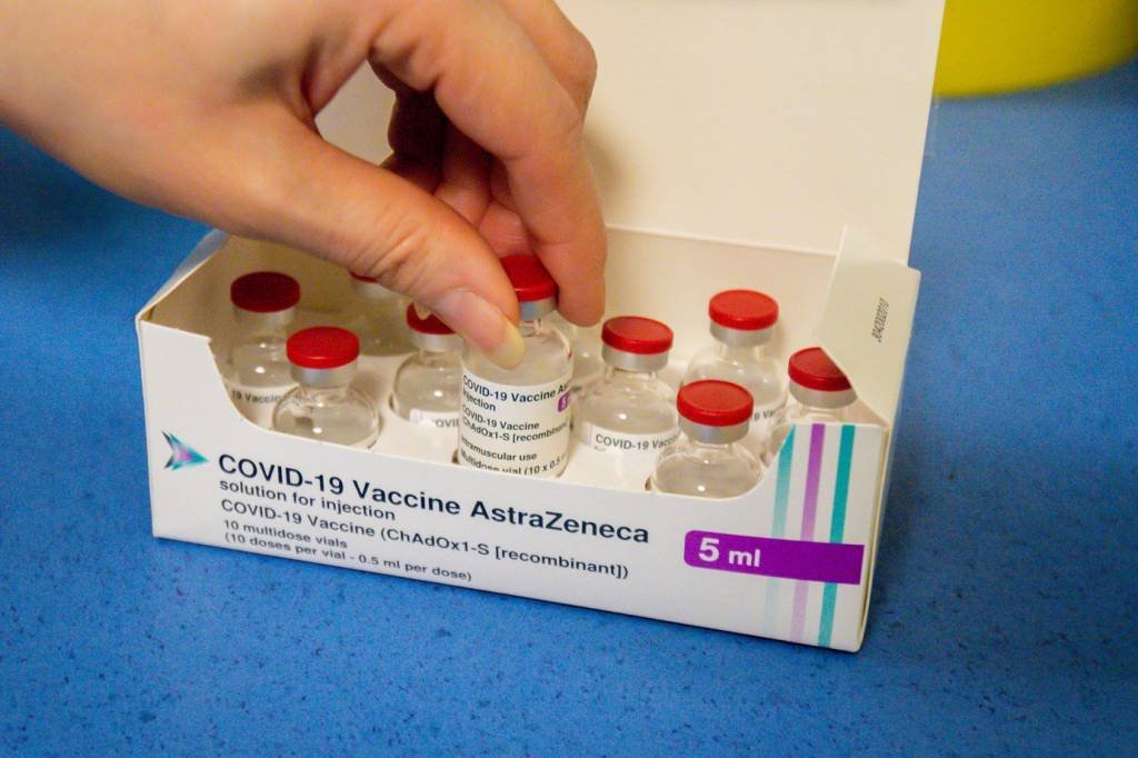 Austrália pede que UE reveja veto à exportação de vacina da AstraZeneca