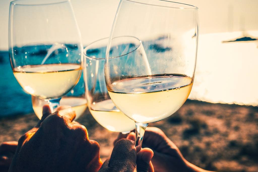 Edega anuncia ofertas de vinhos para beber na praia