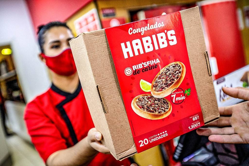 Habib's lança esfirras e kibes congelados à venda no iFood, lojas e site