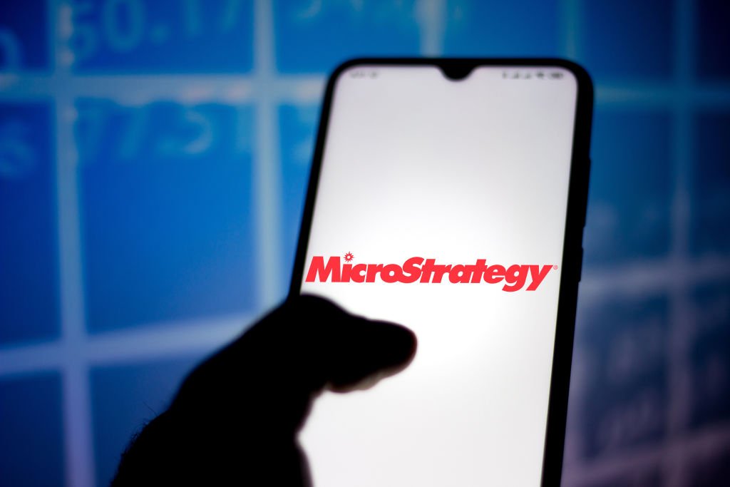 MicroStrategy compra mais US$ 10 milhões em bitcoin e lucro já passa de 100%