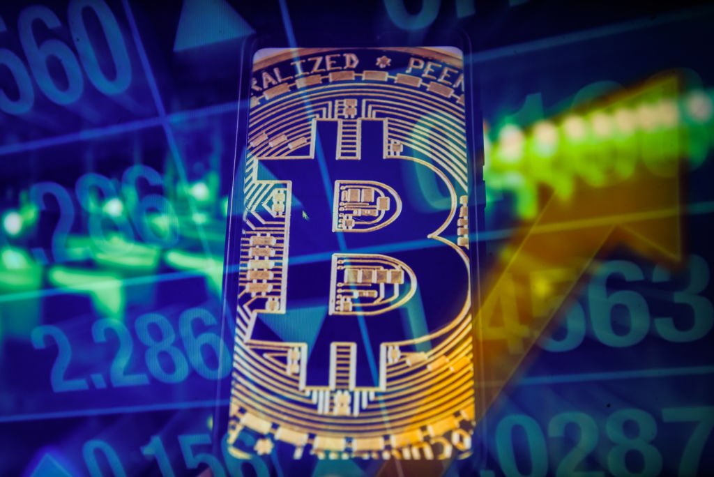 Preço do bitcoin tem novo recorde e valor de mercado passa de US$ 1 trilhão