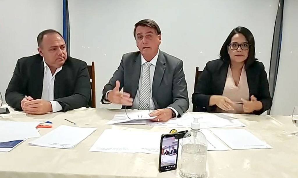 Bolsonaro sobre Manaus: "Tem gente morrendo no canto do hospital como se tivesse afogada"
