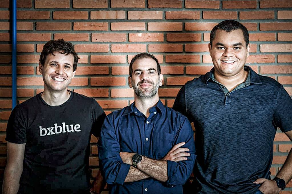 Fabricio Buzeto, Gustavo Gorenstein e Roberto Braga, cofundadores da Bxblue: o Banco do Brasil, a Financeira BRB, o Daycoval e o Cetelem oferecem crédito pela plataforma da startup (Bxblue/Divulgação)
