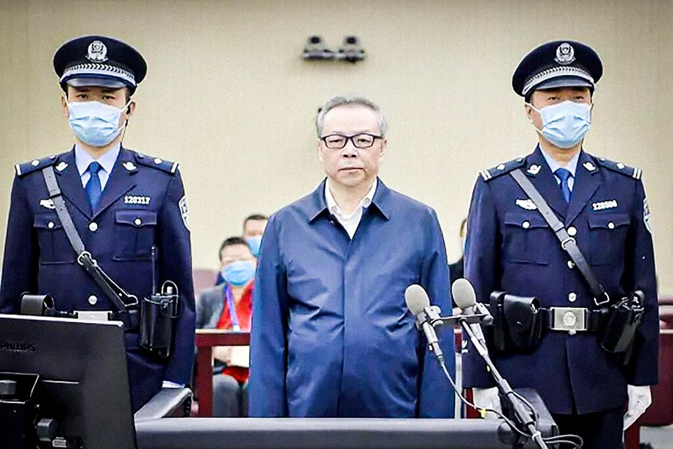 China condena empresário à morte por corrupção e bigamia