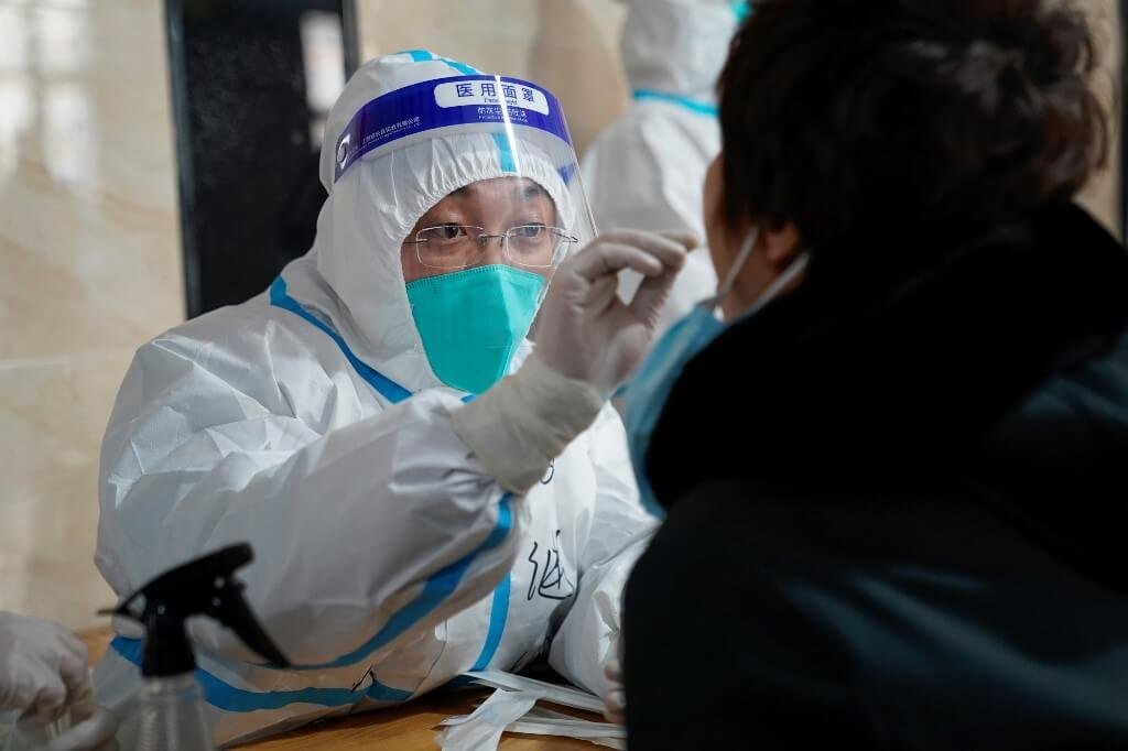 China registra primeira morte por coronavírus em oito meses
