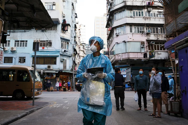 Covid na China: país tem registrado 1.000 casos por hora, sendo a maioria de assintomáticos (Tyrone Siu/Reuters)