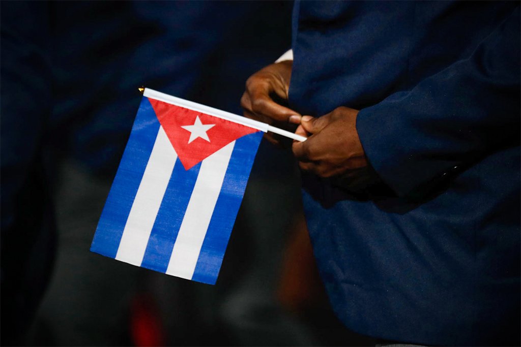 Ao reconhecer criptomoedas, os cubanos podem começar a desfrutar de fluxos de remessas mais fáceis do exterior, apesar do embargo dos Estados Unidos (Reuters/Henry Romero)