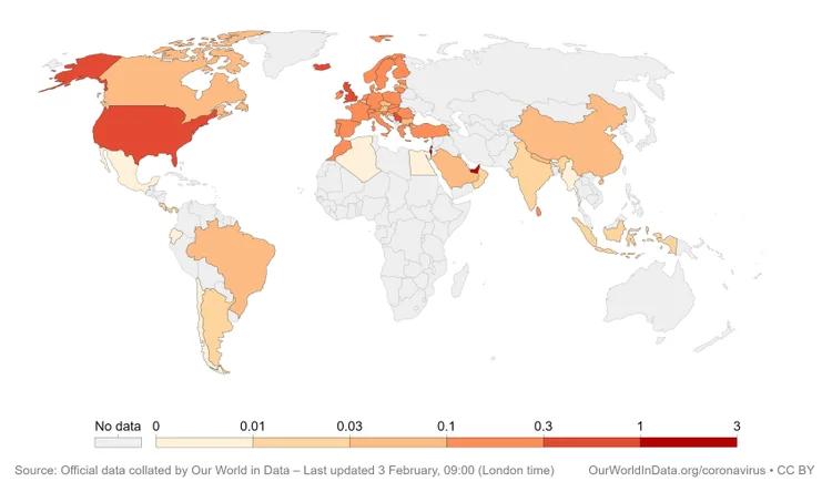 Doses aplicadas da vacina da covid-19 a cada 100 habitantes: vacinação ainda está concentrada no Hemisfério Norte (Our World In Data/Reprodução)