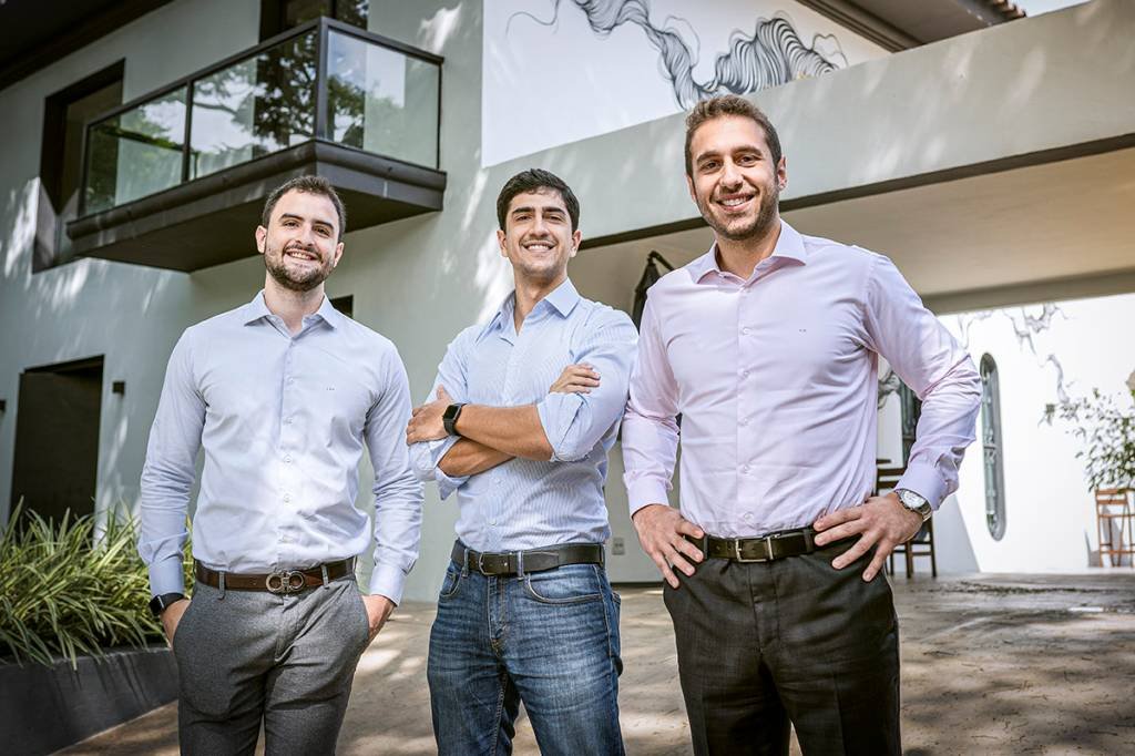 Luca Gallacci, Henrique Castiglione e Victor Mouadeb, sócios da EWZ: sinergia de negócios com Vida de Assessor (Divulgação/Divulgação)