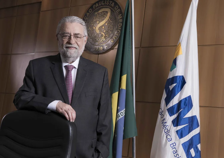 Fernandes, da AMB: "Se um governante falar contra as vacinas, é uma irresponsabilidade. Vamos estar vigilantes, quem quer seja" (Lailson Santos/AMB/Divulgação)