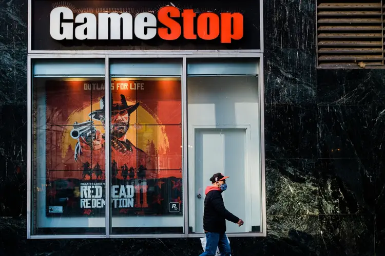 Fachada de loja da GameStop em Nova York: papéis da empresa chegaram a subir mais de 1.700% neste ano (Gabriela Bhaskar/Bloomberg)
