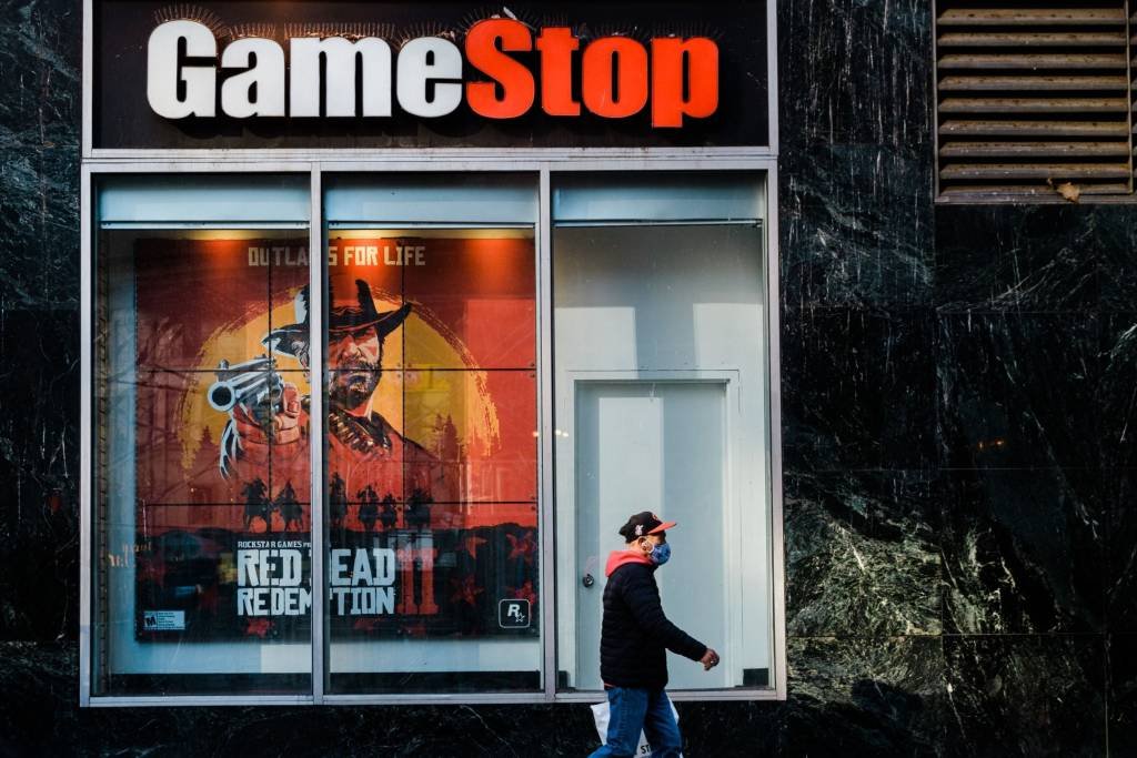 Fundos que operavam vendidos a descoberto com ações da GameStop tiveram prejuízo bilionário com a alta inesperada das cotações (Gabriela Bhaskar/Bloomberg)