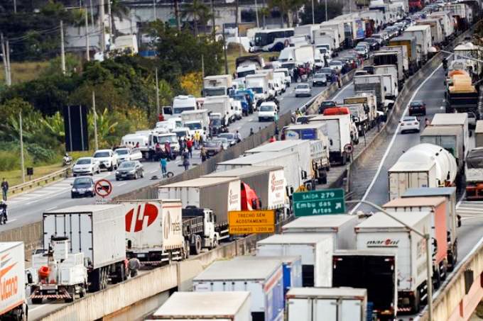 Greve de 2018: caminhoneiros ameaçam parar no dia 1º de fevereiro (Leonardo Benassatto/Reuters)