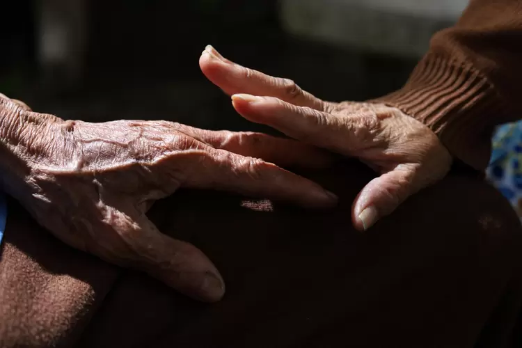 Segundo a Organização Mundial da Saúde (OMS), mais de 55 milhões de pessoas em todo mundo sofrem de demência (krisanapong detraphiphat/Getty Images)