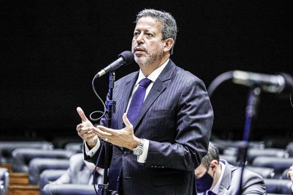 Gilmar Mendes suspende ações de improbidade contra Arthur Lira