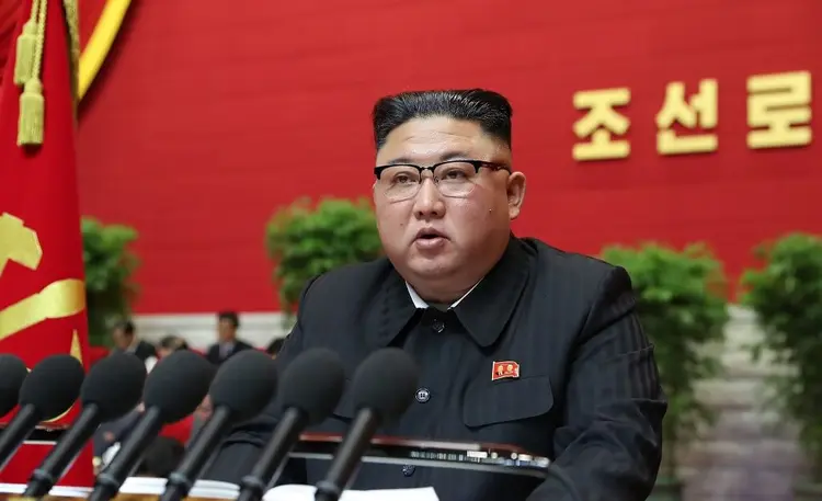 O líder coreano Kim Jong-Un: Estados Unidos prentedem parar troca de farpas com a Coreia do Norte ("AFP PHOTO/KCNA VIA KNS/AFP)