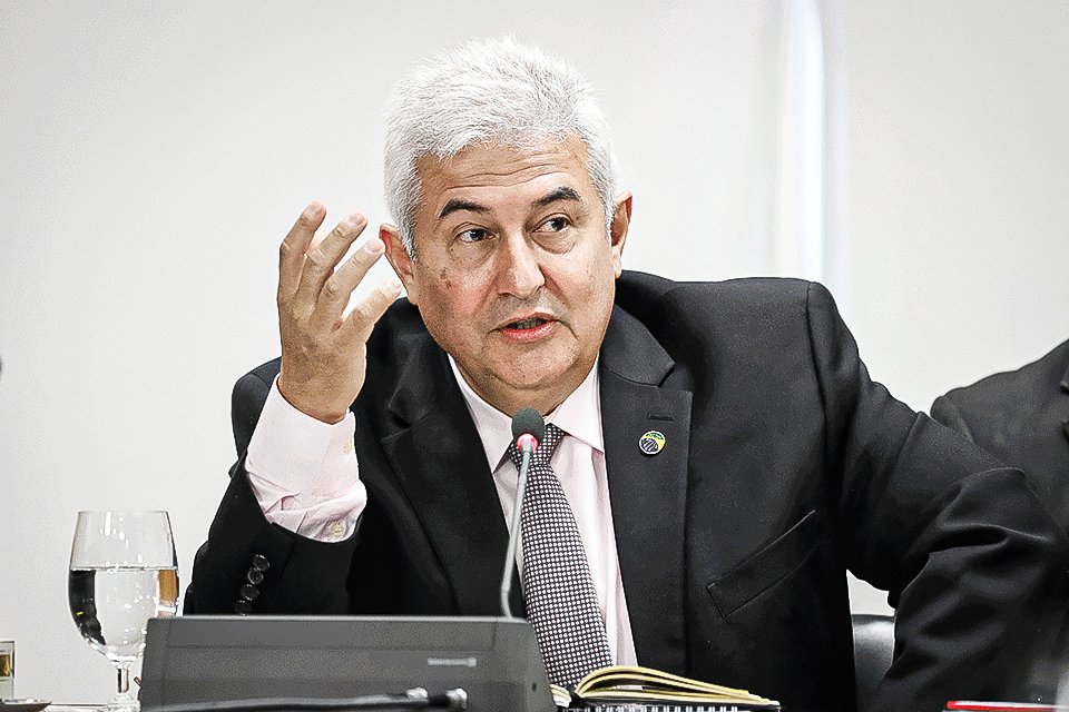 Bolsonaro quer ministro Marcos Pontes no desenvolvimento da "vacina brasileira"