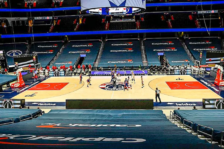 NBA: caso haja necessidade, no futuro os protocolos de saúde e segurança da NBA podem sofrer novas mudanças em decorrência do desenvolvimento da pandemia do novo coronavírus (Nick Wass/Agência Brasil)