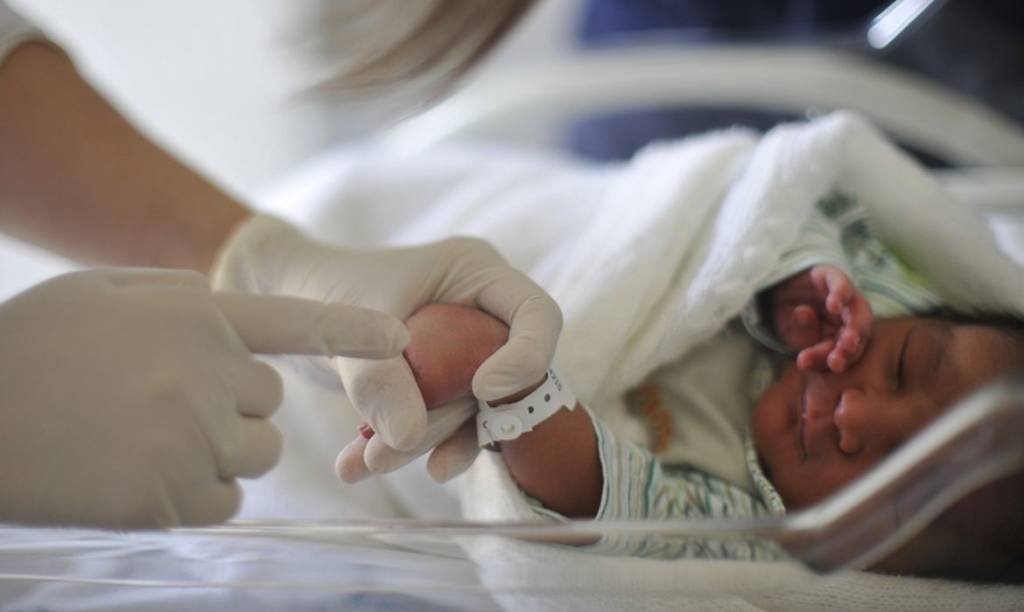 Primeiro bebê com anticorpos contra covid-19 nasce nos EUA, dizem médicos