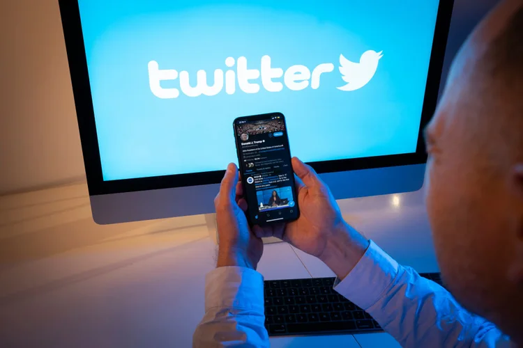 Twitter: acesso a dados para pesquisa acadêmica pode ajudar a entender a dinâmica das informações falsas na rede social (Jaap Arriens/NurPhoto/Getty Images)