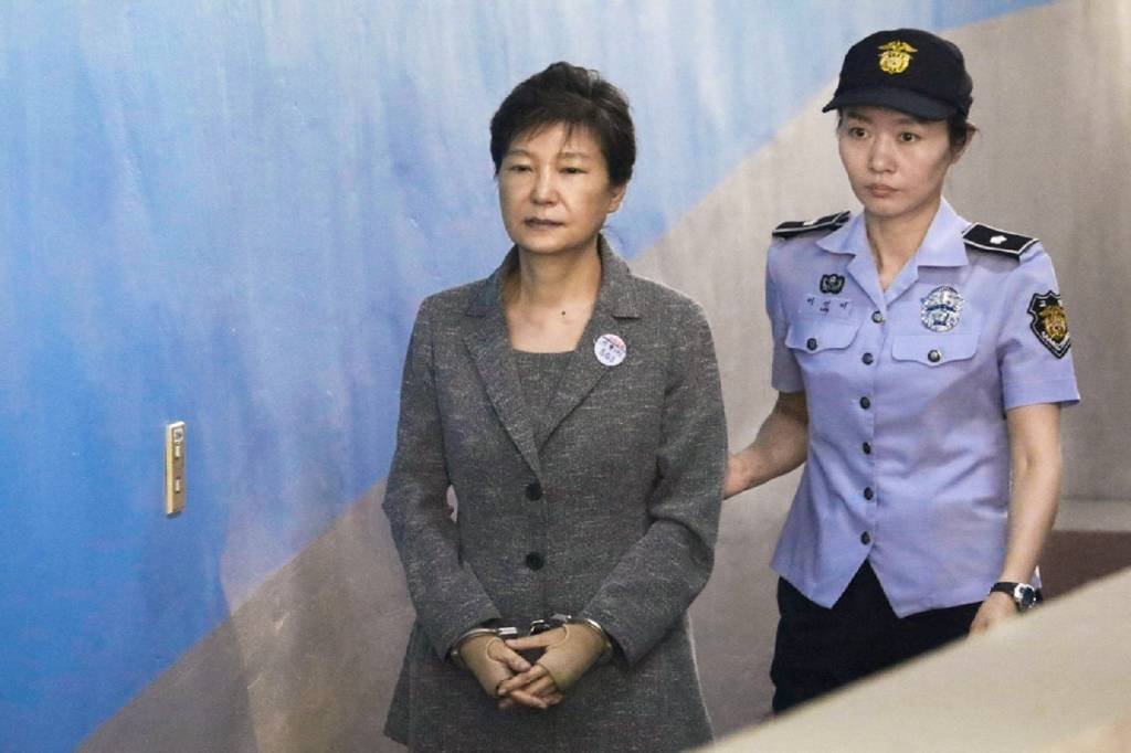 Confirmada pena de 20 anos de prisão para ex-presidente sul-coreana