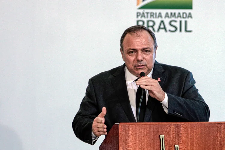 O ministro da Saúde, Eduardo Pazuello, para entrega de vacinas a governadores (Valter Campanato/Agência Brasil)