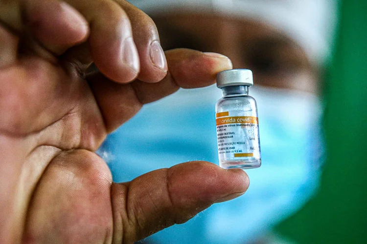 Vacinação na aldeia indígena Umariaçu, próximo a Tabatinga, Amazonas. (Marcelo Camargo/Agência Brasil)