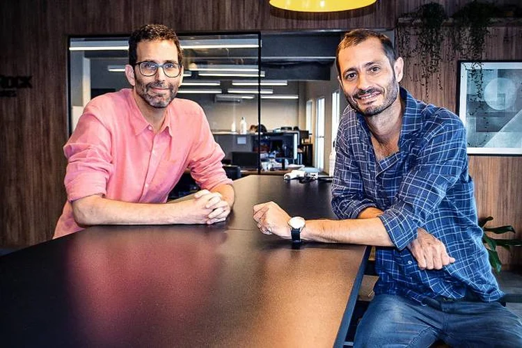 Ricardo Joseph e Ian Bonde, fundadores da ViBe Saúde: plataforma de atenção primária digital já soma mais de 500.000 downloads (ViBe Saúde/Divulgação)