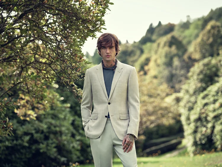 O modelo e músico Gabriel-Kane Day-Lewis para a campanha primavera verão 2021 de Zegna. (Zegna/Divulgação)