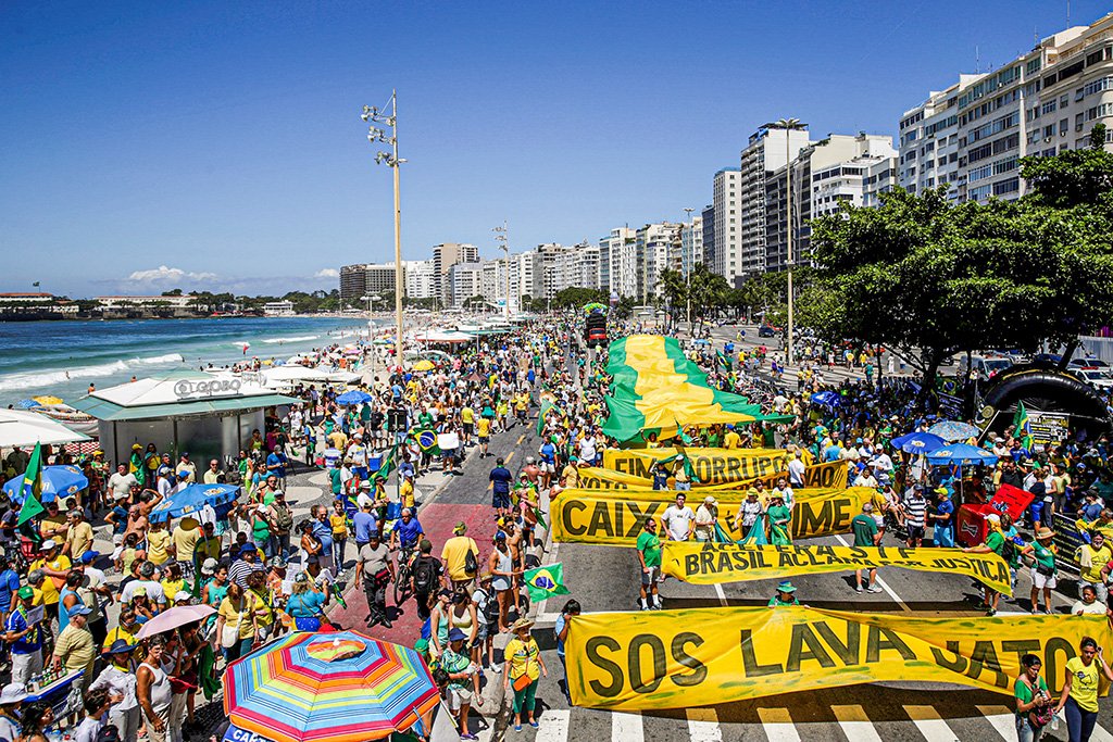 Dissidentes do bolsonarismo veem campo para "frente ampla de direita"