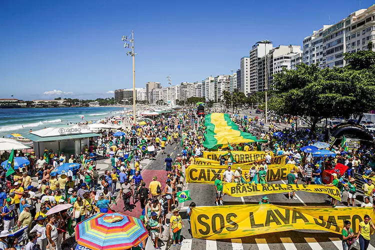 Manifestação anterior em apoio à Lava-Jato: para movimentos de direita que hoje são oposição, a candidatura de Bolsonaro será muito diferente em 2022 (Ricardo Moraes/Reuters)