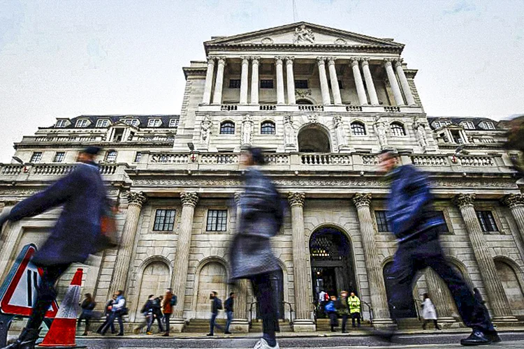 BoE: o banco central reafirmou nesta quinta que "mais aperto da política monetária" será necessário se houver sinais de "mais pressões inflacionárias persistentes" (Henry Nicholls/Reuters)