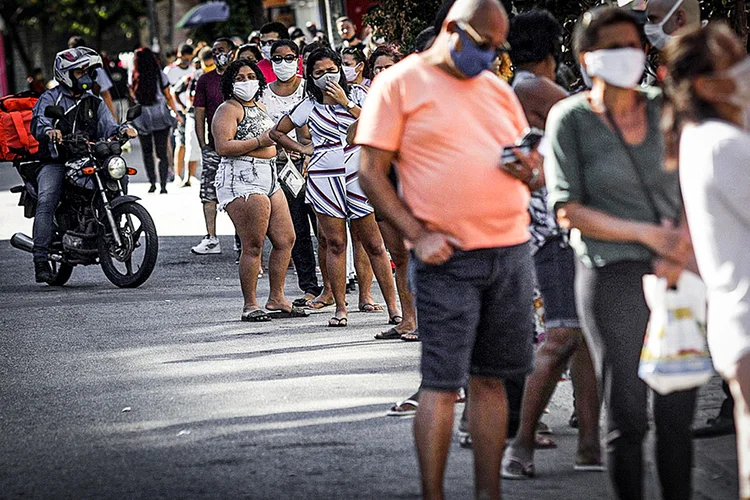 FGV: trabalhadores invisíveis são aqueles contemplados com o auxílio emergencial e que usualmente não recebem o Bolsa Família ou o benefício de prestação continuada (Ricardo Moraes/Reuters)