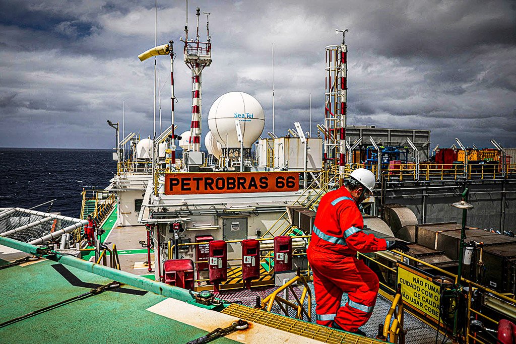 Petrobras: estatal recua com queda do petróleo e ajuda a manter Ibovespa no negativo (Pilar Olivares/Reuters)