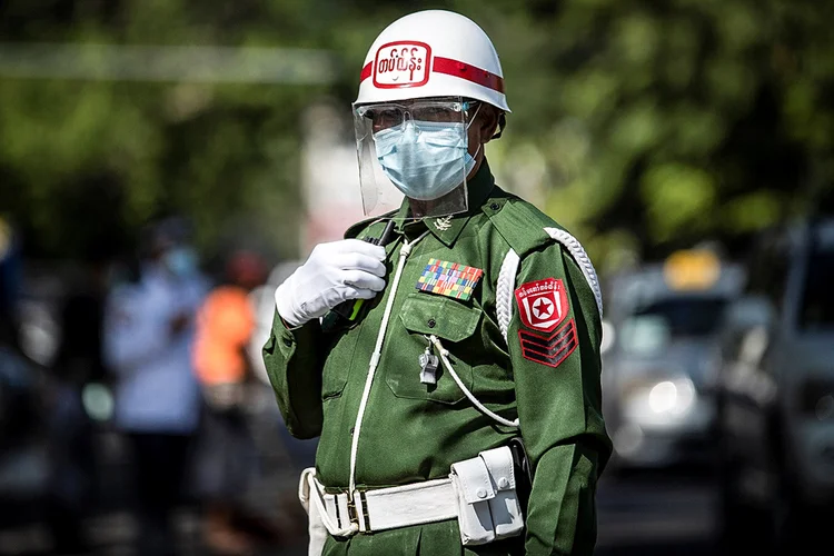 O atual chefe do Exército, general Min Aung Hlaing, que enfrenta denúncias de genocídio em tribunais argentinos, autoproclamou-se líder por um ano e depois realizou eleições que considerou "livres e justas" (Stringer/Reuters)