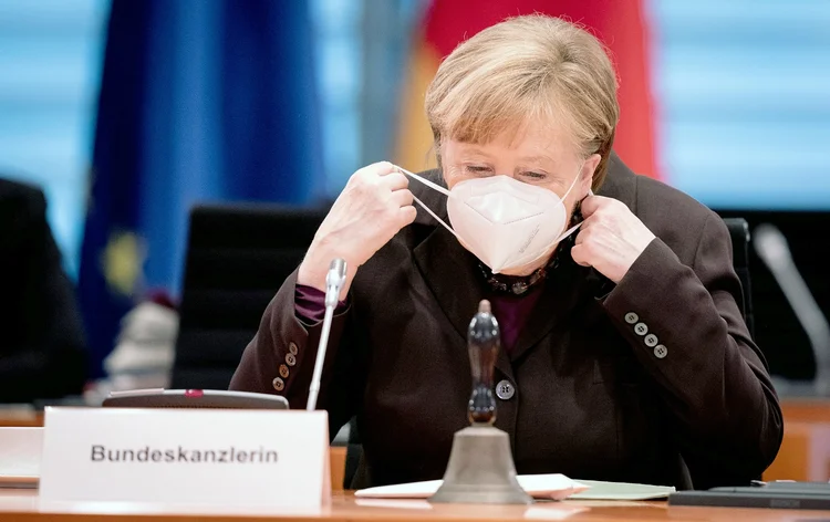 Merkel: "nenhum país conseguiu sair da terceira onda da pandemia sem medidas mais duras de restrições" (Kay Nietfeld/Pool/Reuters)