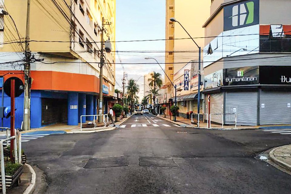 Ruas vazias em Araraquara por causa da covid: colapso na saúde pode se repetir em outras cidades (Divulgação/Prefeitura de Araraquara Saúde/Agência Brasil)