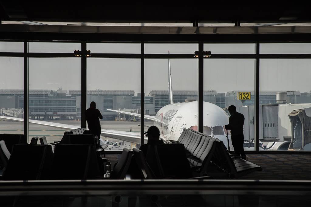 Com voos cancelados, brasileiros na África do Sul pedem ajuda a consulado