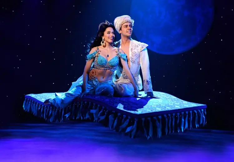 Tapete voador é retratado nos filmes, desenhos e peças teatrais do conto infantil Aladdin, criado em 1992 pela Disney (Aladdin/Reprodução)